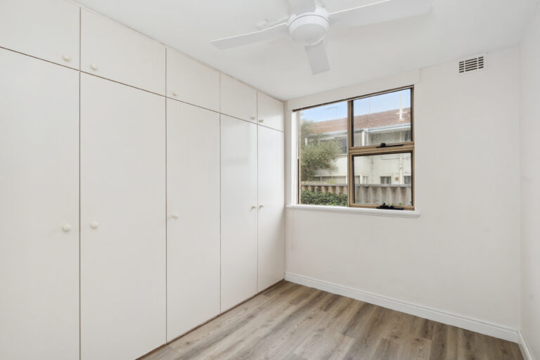 1/76 Marine Parade gallery
