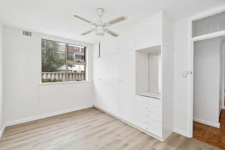 1/76 Marine Parade gallery