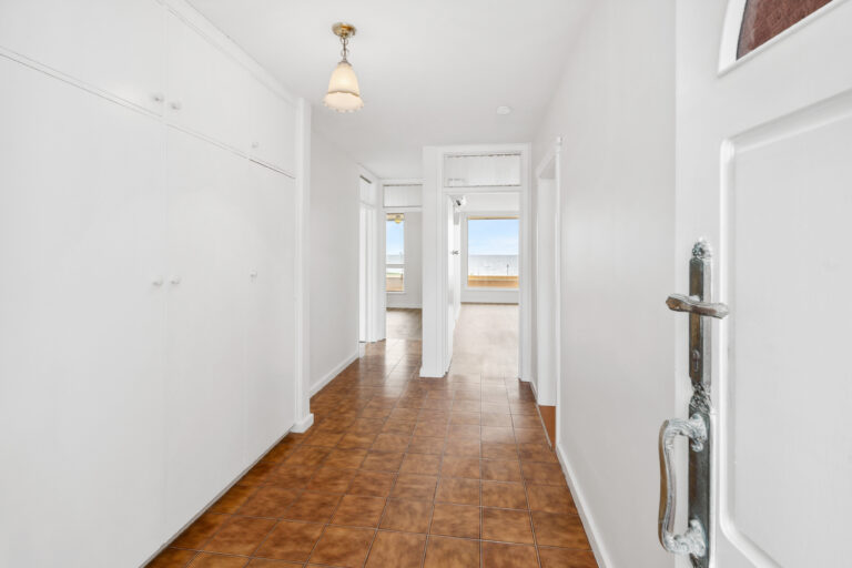 1/76 Marine Parade gallery