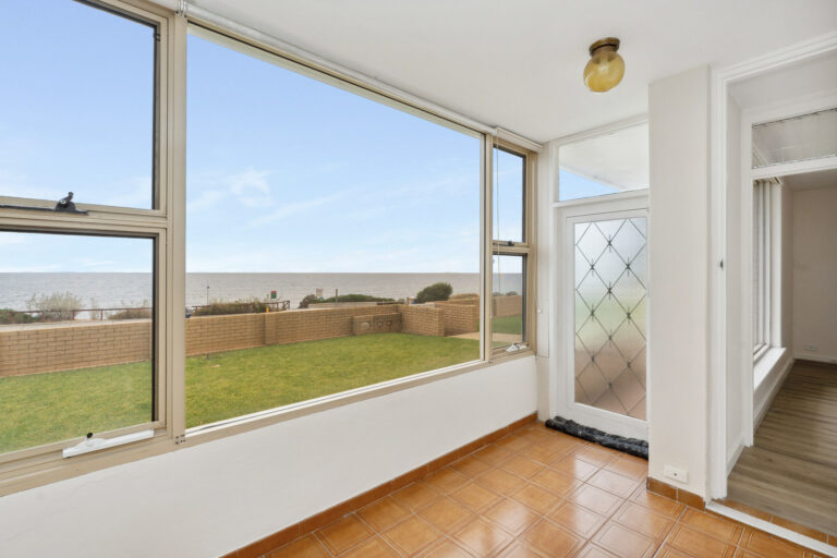1/76 Marine Parade gallery