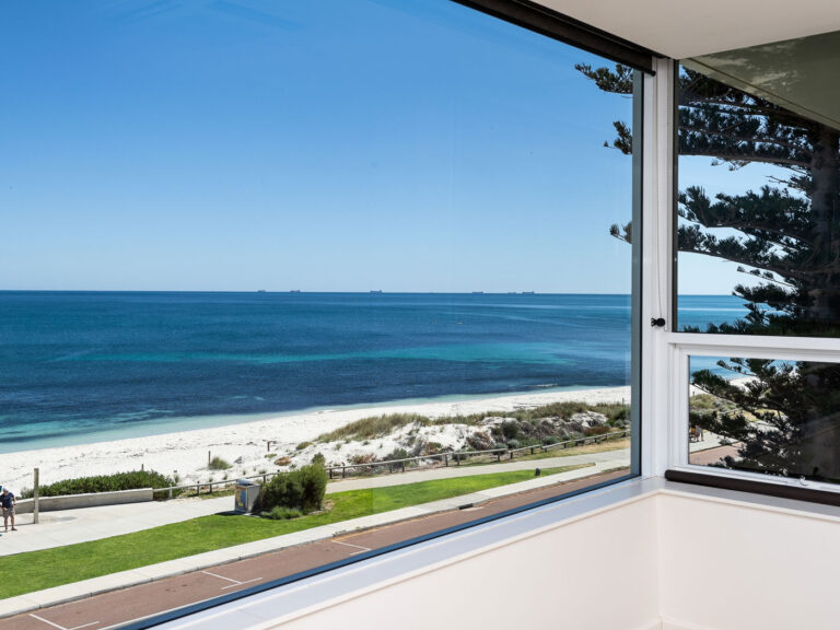 1/76 Marine Parade gallery