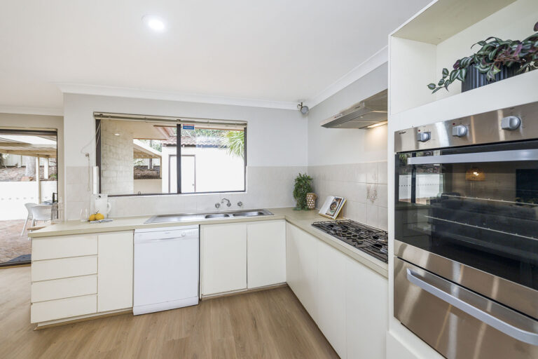 1/38 Leonora Street gallery