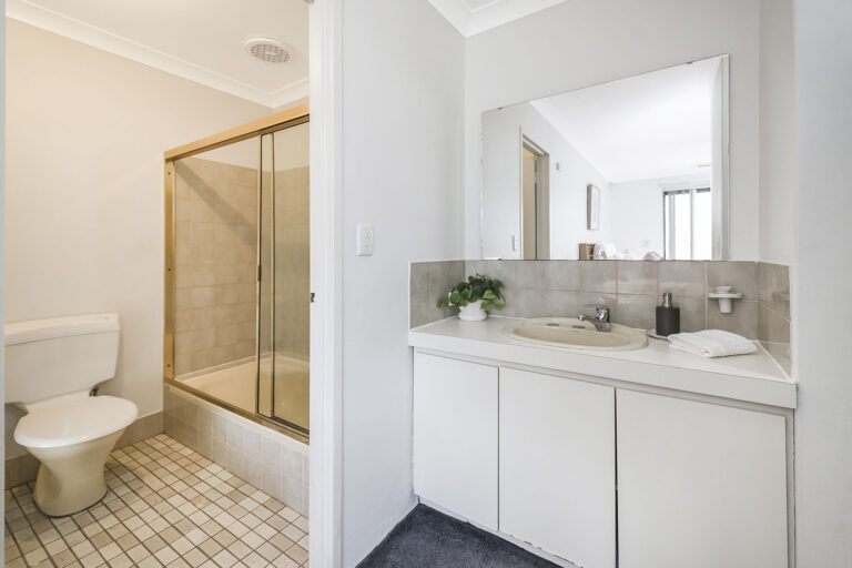 1/38 Leonora Street gallery