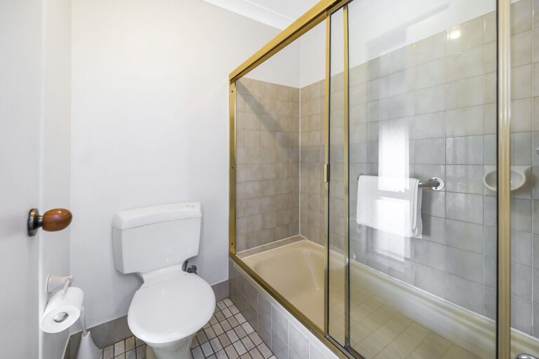 1/38 Leonora Street gallery