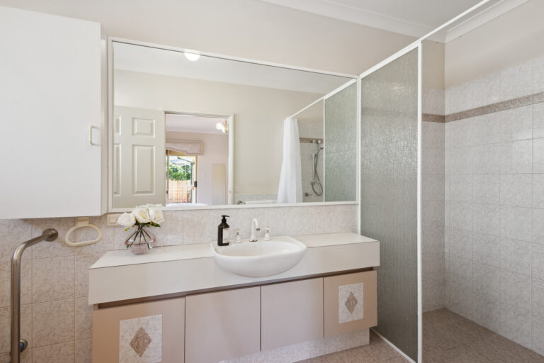 2/15 Anstey Street gallery