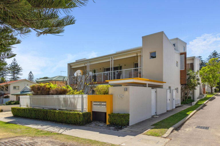 F126 Broome Street gallery