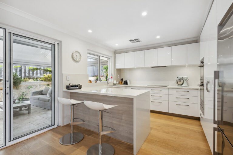 1/54 Second Avenue gallery