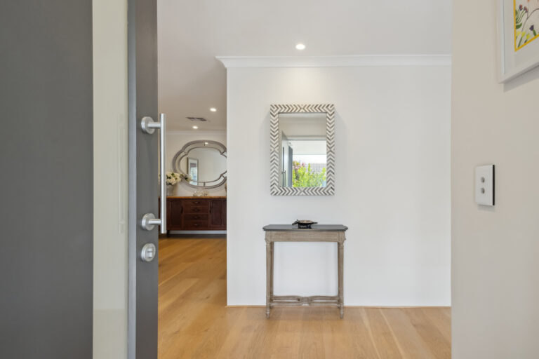 1/54 Second Avenue gallery