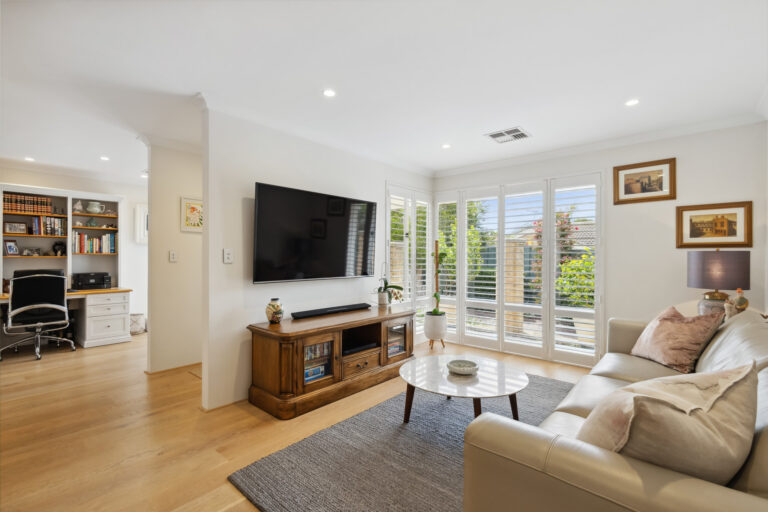 1/54 Second Avenue gallery