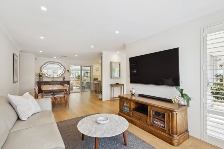 1/54 Second Avenue gallery