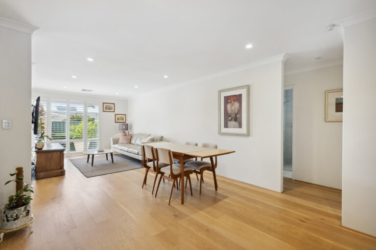 1/54 Second Avenue gallery