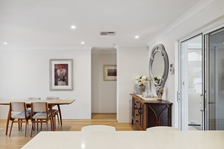 1/54 Second Avenue gallery