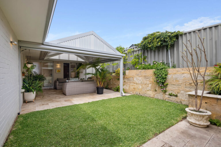 1/54 Second Avenue gallery