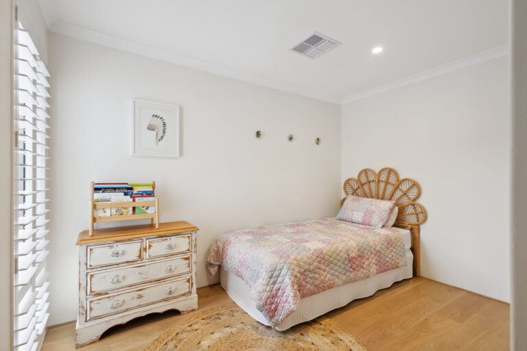 1/54 Second Avenue gallery