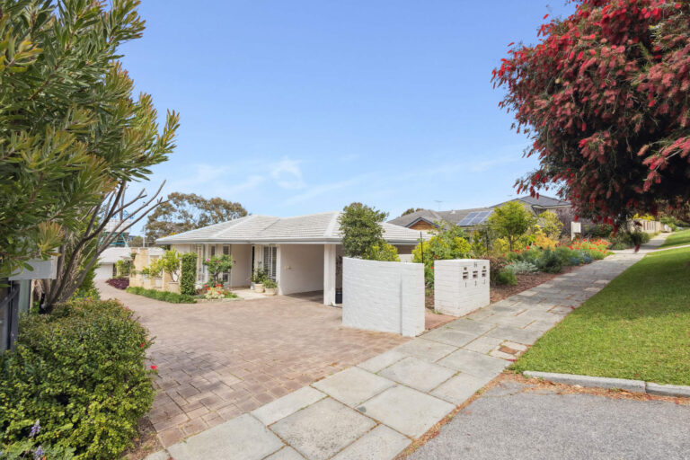 1/54 Second Avenue gallery