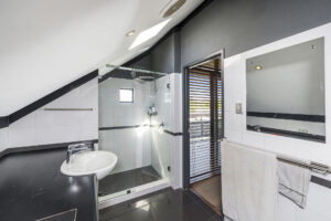 14 / 200 Rokeby Road gallery