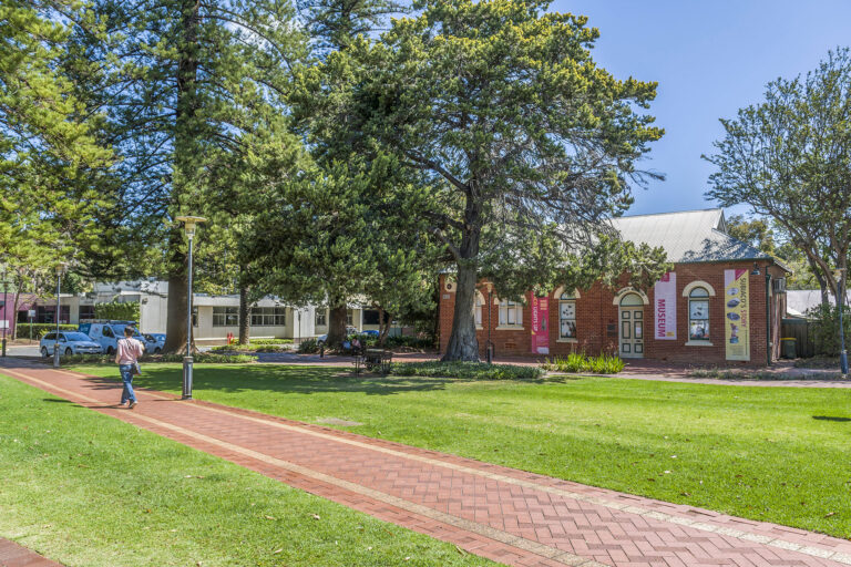 14 / 200 Rokeby Road gallery