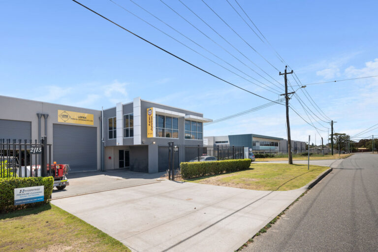 1/15 Bowen Street gallery