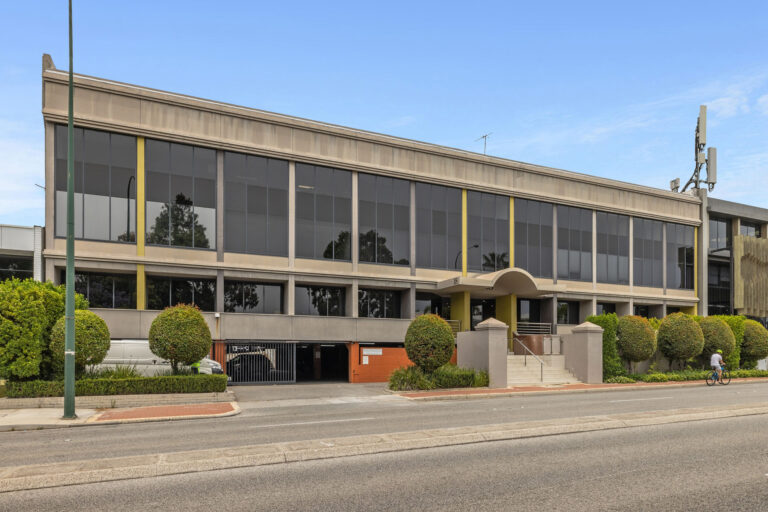 13/18 Stirling  Highway gallery
