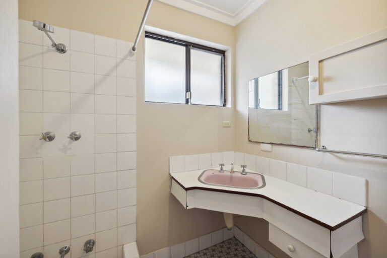 17 Wellington Parade gallery