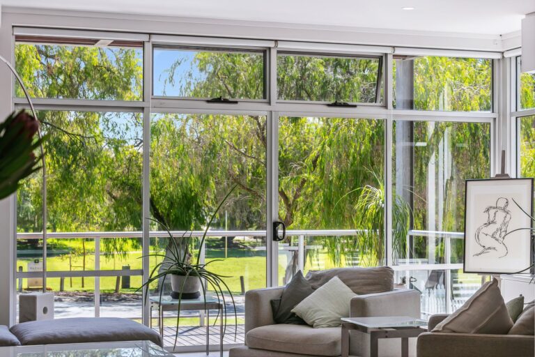 5 Mitford Street gallery