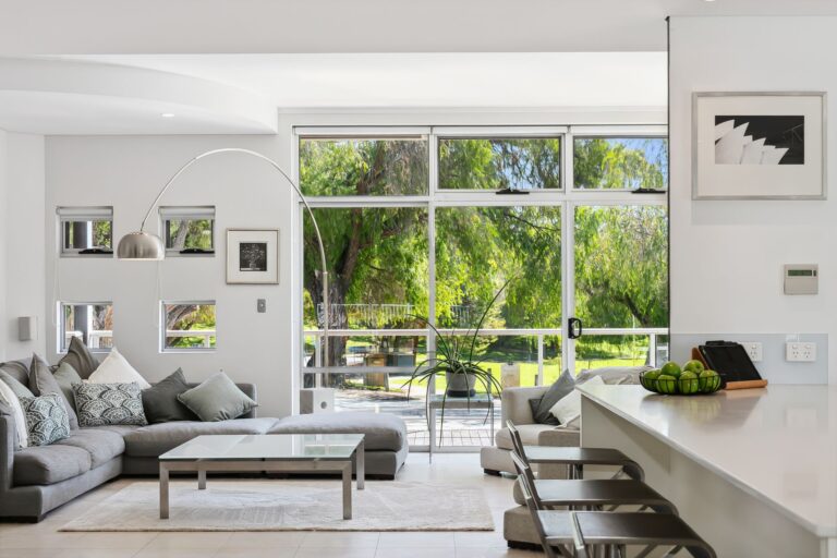 5 Mitford Street gallery