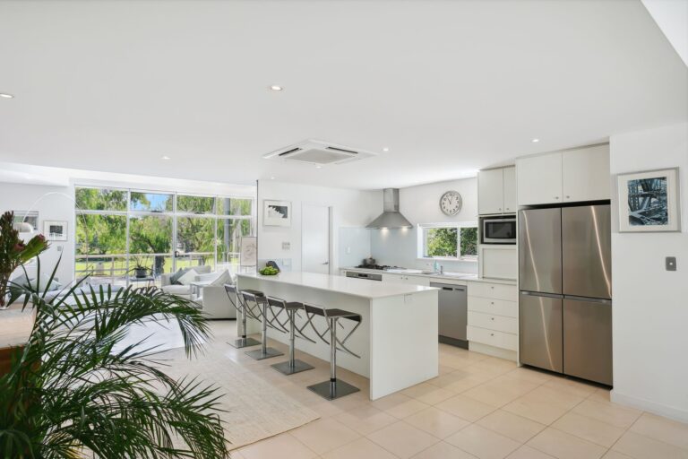 5 Mitford Street gallery