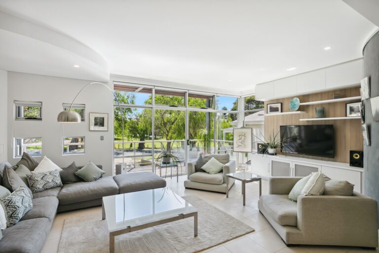 5 Mitford Street gallery