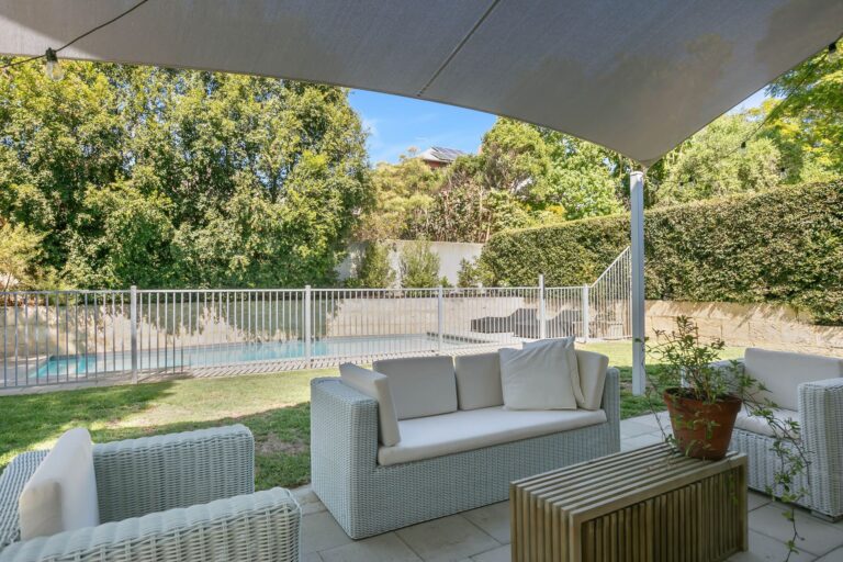 5 Mitford Street gallery