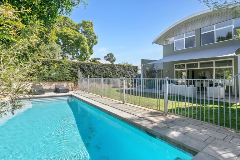 5 Mitford Street gallery