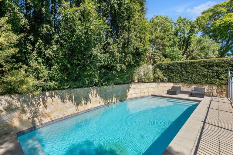 5 Mitford Street gallery