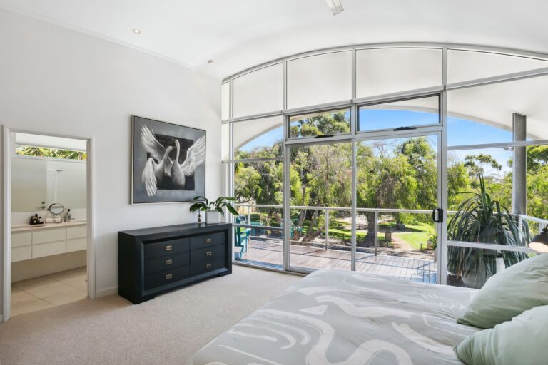 5 Mitford Street gallery