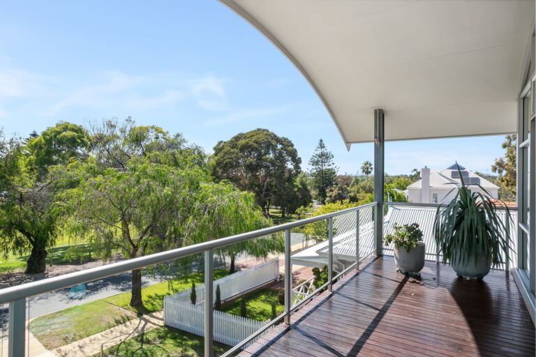 5 Mitford Street gallery