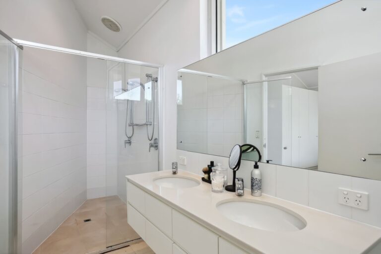 5 Mitford Street gallery