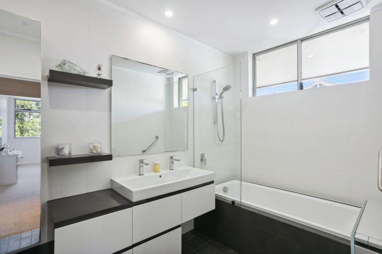 5 Mitford Street gallery