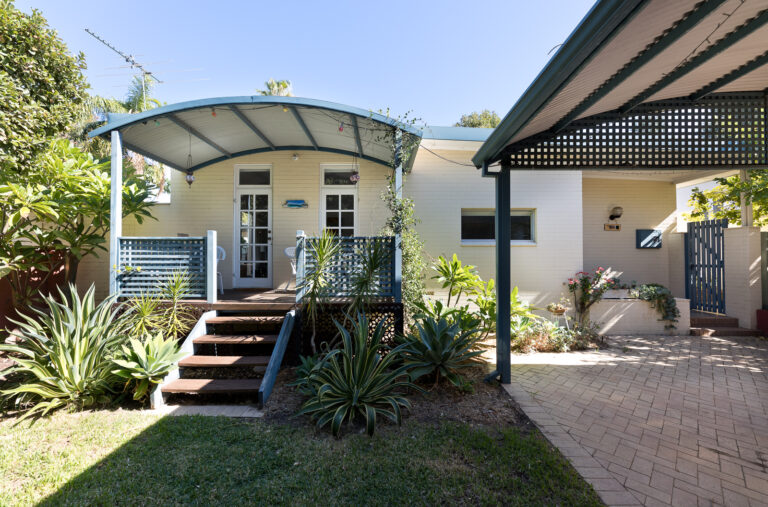 207 Curtin Avenue gallery