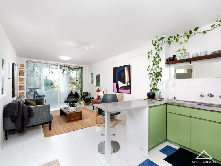 14/27 St Leonards Street gallery