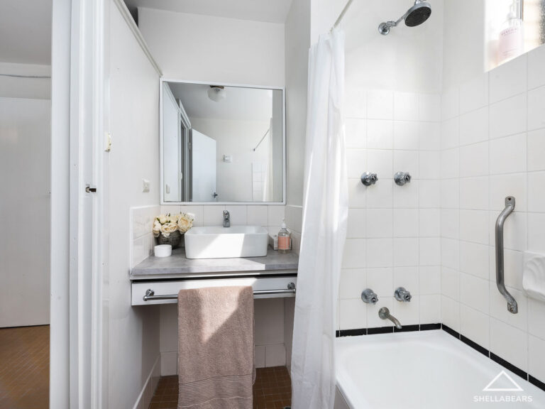 14/27 St Leonards Street gallery