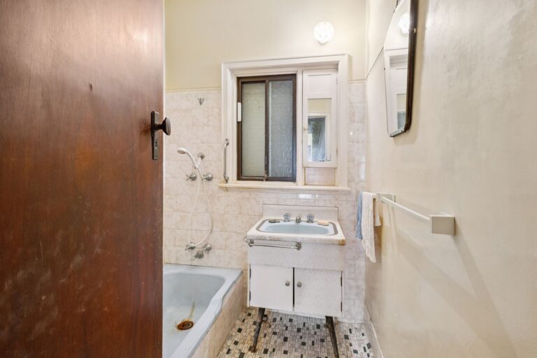 1A Second Avenue gallery