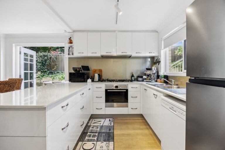 15/30 Wellington Street gallery