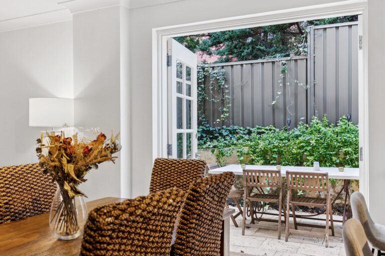 15/30 Wellington Street gallery