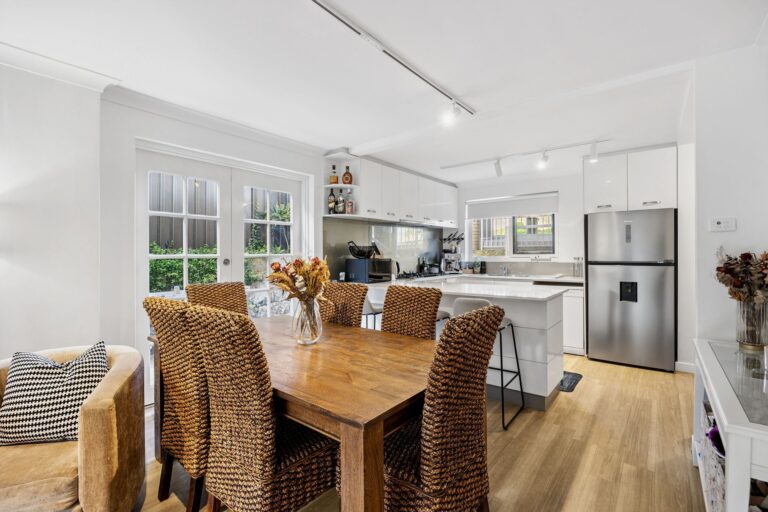 15/30 Wellington Street gallery