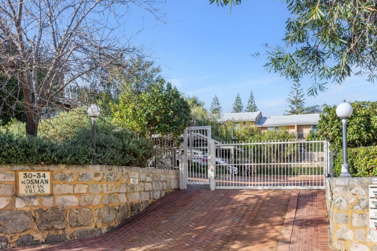 15/30 Wellington Street gallery