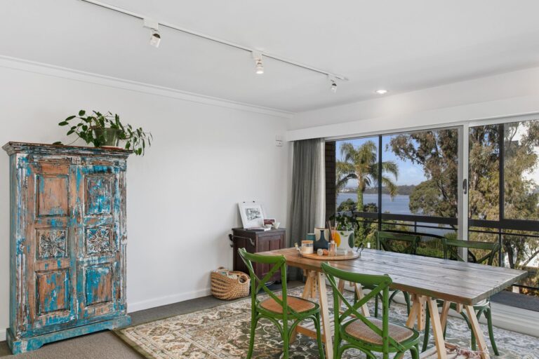 12/24 Richardson Street gallery