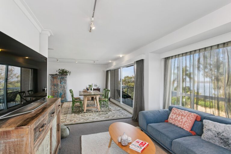 12/24 Richardson Street gallery