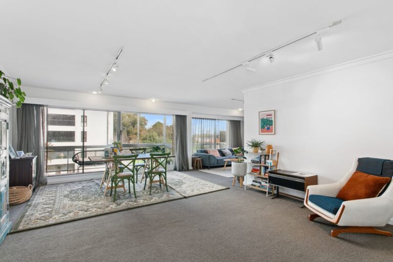 12/24 Richardson Street gallery