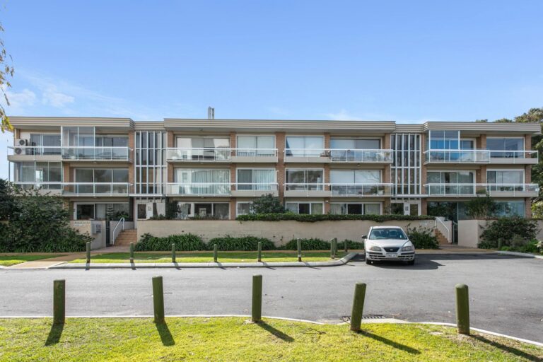 12/24 Richardson Street gallery