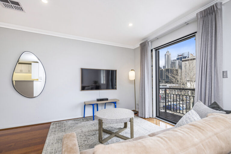 6 / 222 James Street gallery