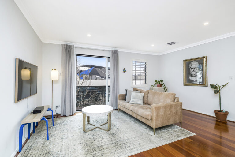 6 / 222 James Street gallery