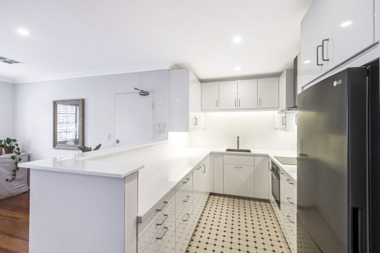 6 / 222 James Street gallery